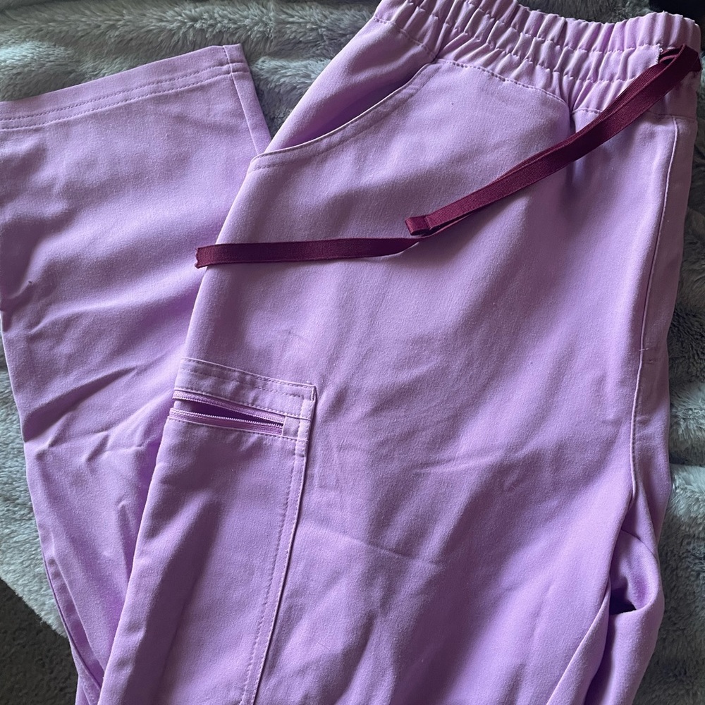 NWOT high waisted yola figs scrub pants - size M color DUSK